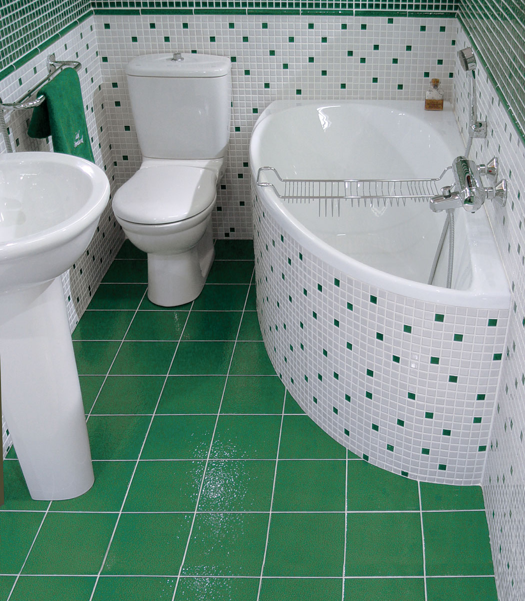Нерідко замість ванни ставиться душова кабіна, це дозволяє заощадити цінний простір