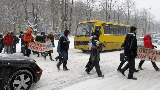 7 лютого 2017, 10:51 Переглядів:   Люди в снігопад вийшли на протест
