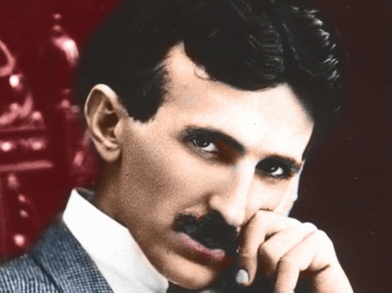 Нікола Тесла був, безумовно, ексцентричним ученим, але багато хто вважає, що його винаходи були більш видатними, ніж винаходи Олександра Грема Белла або Томаса Едісона