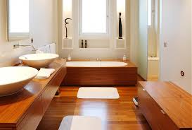Сучасні ремонти ванних кімнат (докладніше   далі   ) Передбачають різні комбіновані обробки з різних порід дерева
