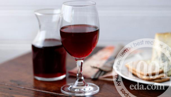 Вино зі слив не назвеш елітним алкогольним напоєм, але за свій незвичайний смак і оригінальний ароматичний букет воно подобається багатьом